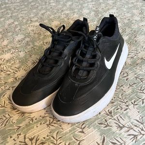 Nyjah Free 2 SB